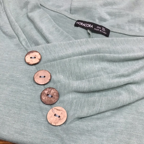 Noracora Sage Green Long Sleeve Top Women Size XL Floral Print Faux Wood Buttons - Picture 8 of 8
